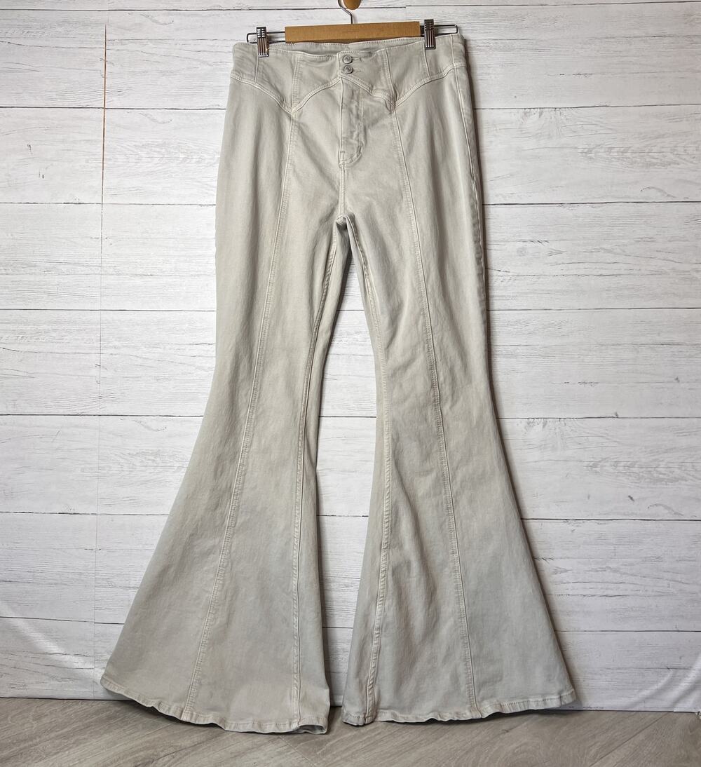 Shyanne Jeans Womens Size 32 Reg Tan Moonstruck High Rise Super Flare Pull On